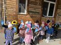 Przedszkolaki przygotowują się do akcji sprzątania świata