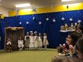 Dziewczynki śpiewają kolęde
